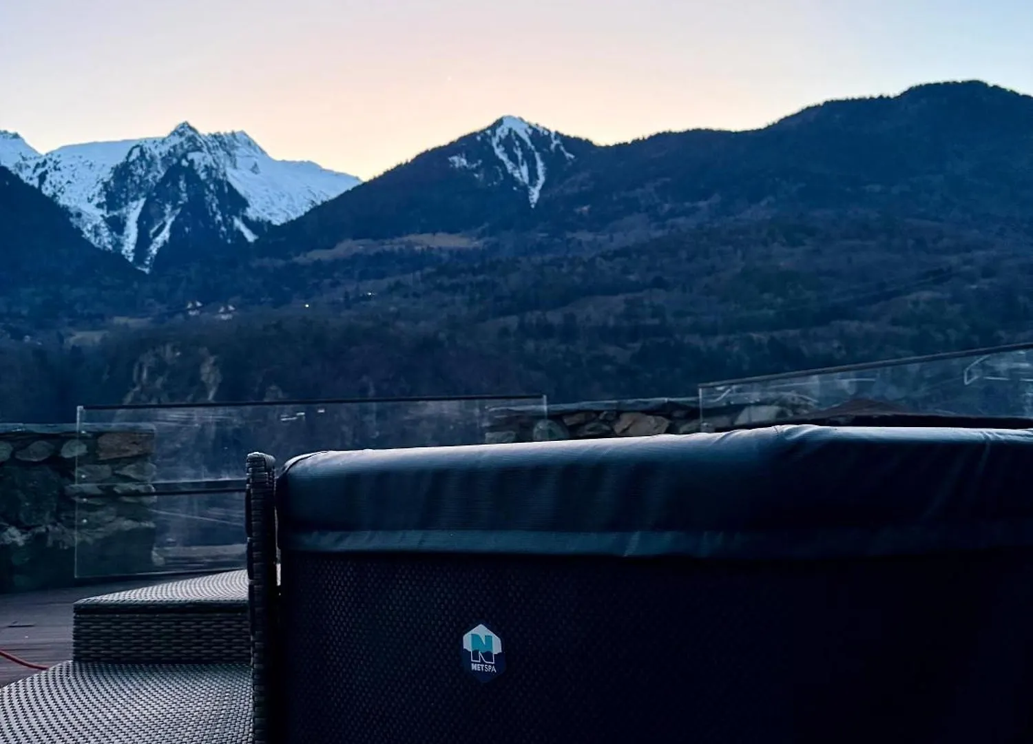 La Tour Du Chateau - Jacuzzi Sur Le Toit La Lechere Lodge