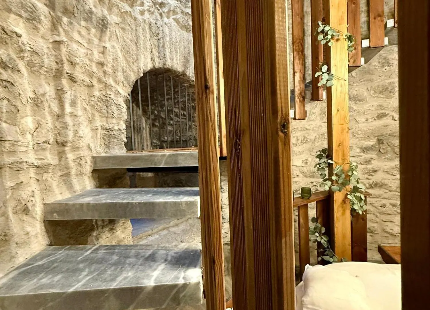 La Tour Du Chateau - Jacuzzi Sur Le Toit La Lechere 0*,